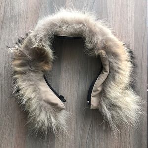 Canada Goose Coyote Fur Trim / Ruff